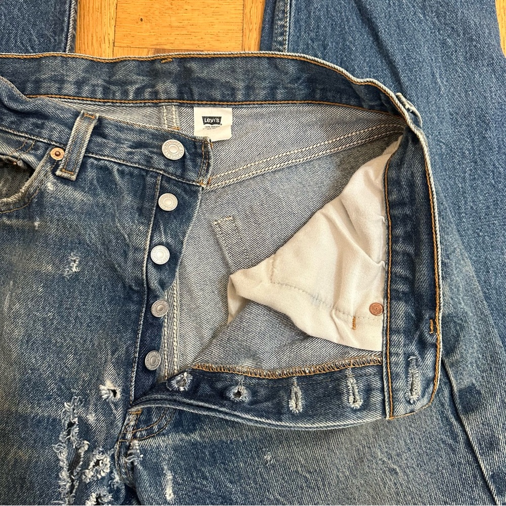 💚 Vintage Levi’s 501 Blue Distressed Jeans (W32 L32) (35) - Picture 5 of 11
